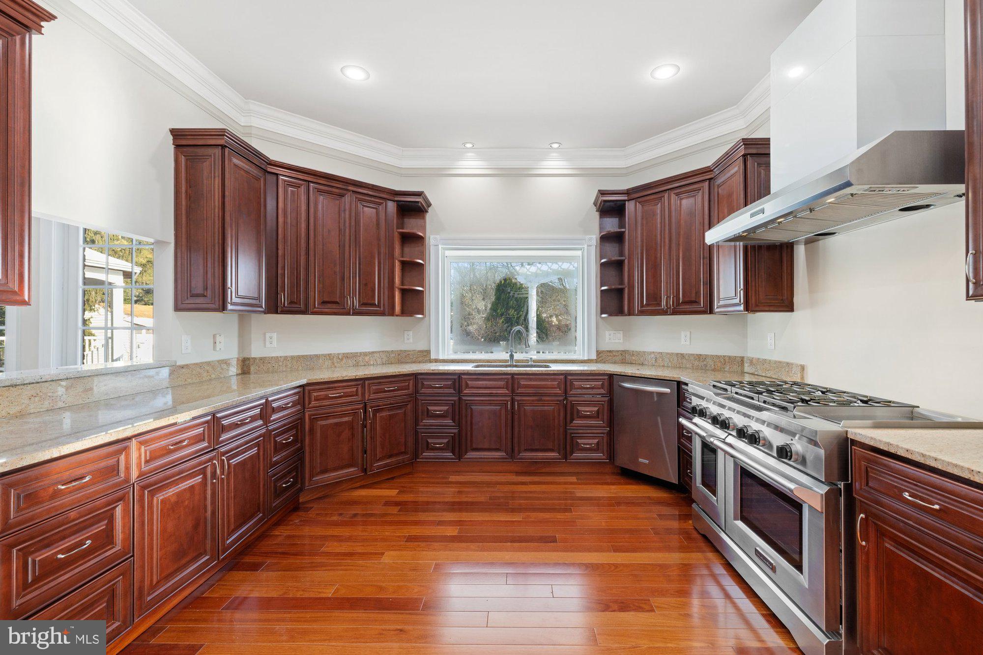 10102 Vale Road Vienna, VA 22181 - Photo 3 of 110