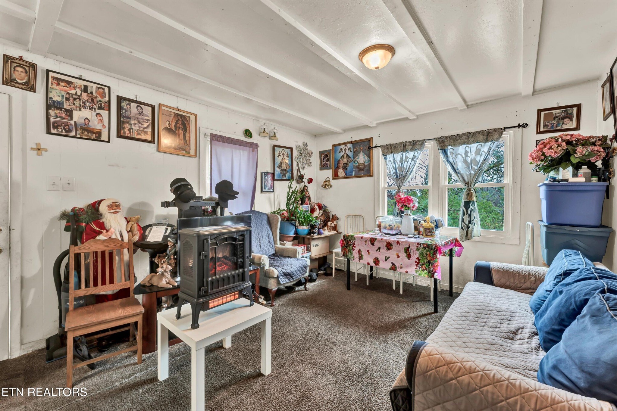 100102 Howard Lane Oak Ridge, TN 37830 - Photo 18 of 25 a living room with furniture and a large window