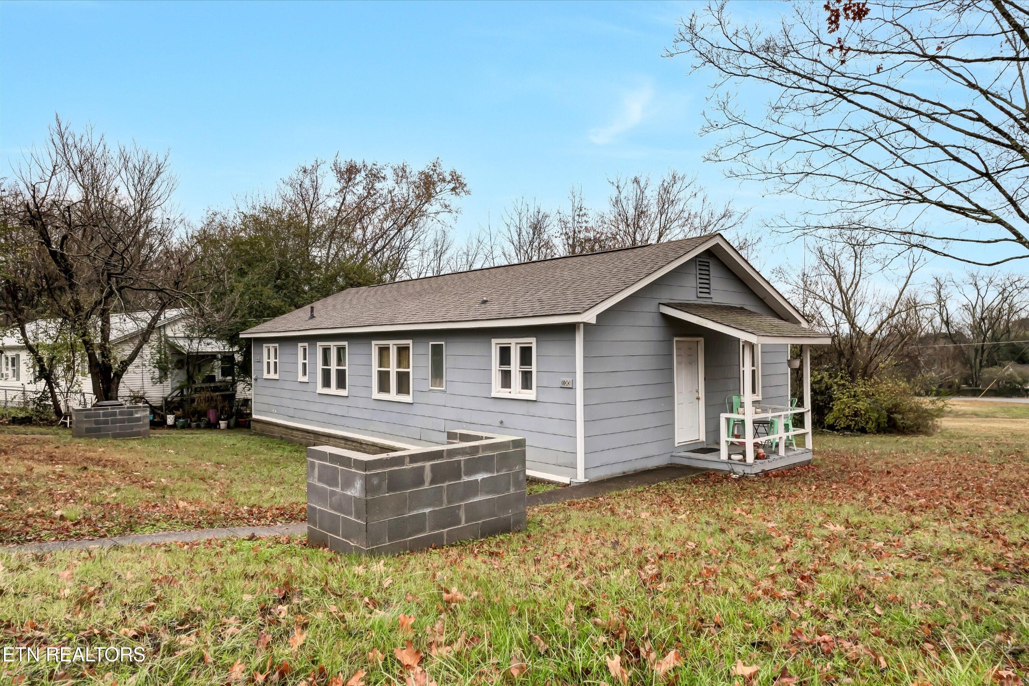 100102 Howard Lane Oak Ridge, TN 37830 - Photo 3 of 25 a front view of house with yard and trees in the background