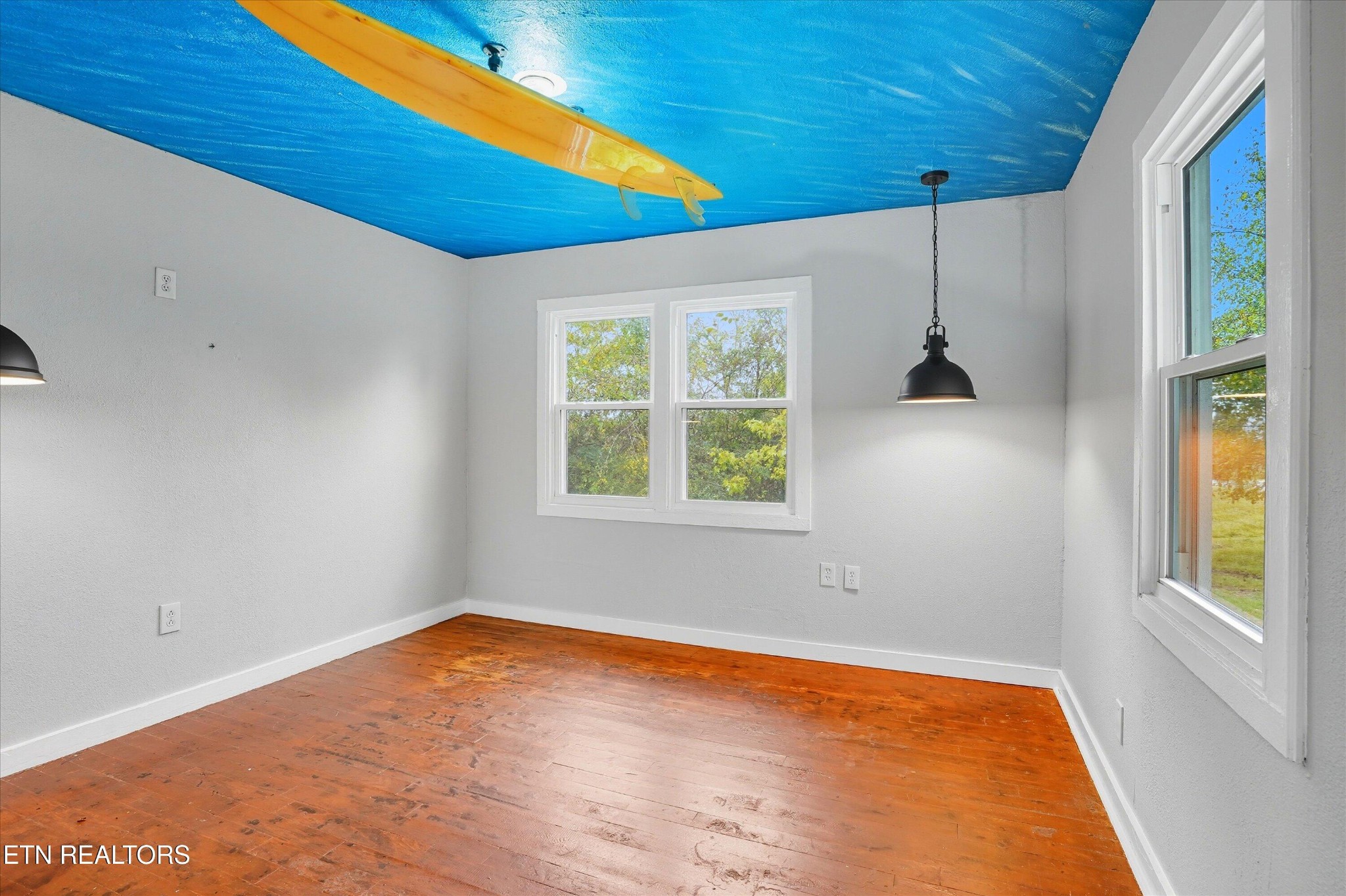 100102 Howard Lane Oak Ridge, TN 37830 - Photo 5 of 25 a view of an empty room with a window