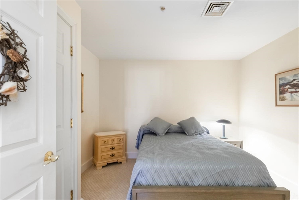 196 Main Street, Unit 1 Gloucester, MA 01930 - Photo 19 of 36