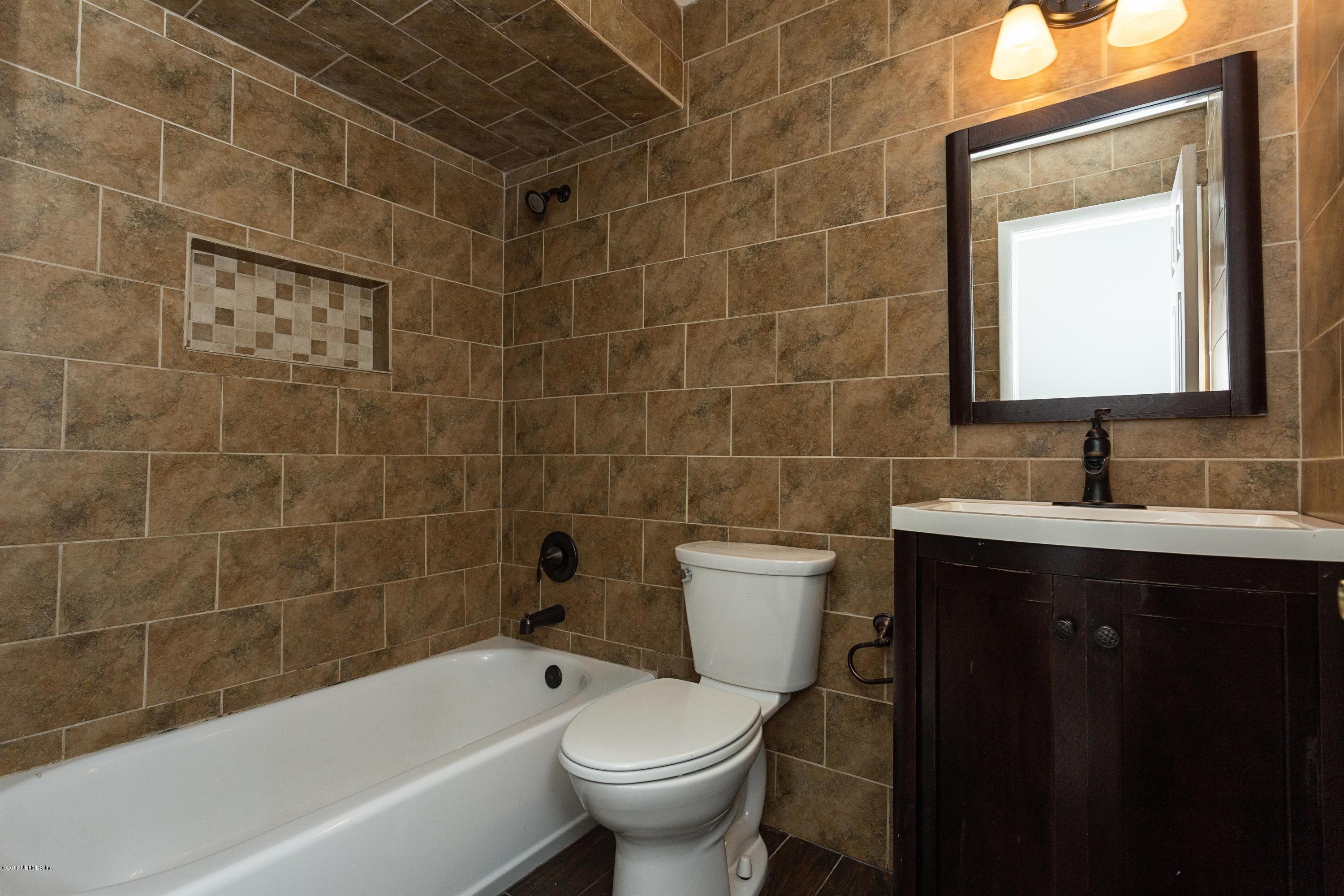 12782 Attrill Road Jacksonville, FL 32258 - Photo 18 of 25 a bathroom with a sink mirror toilet and bathtub