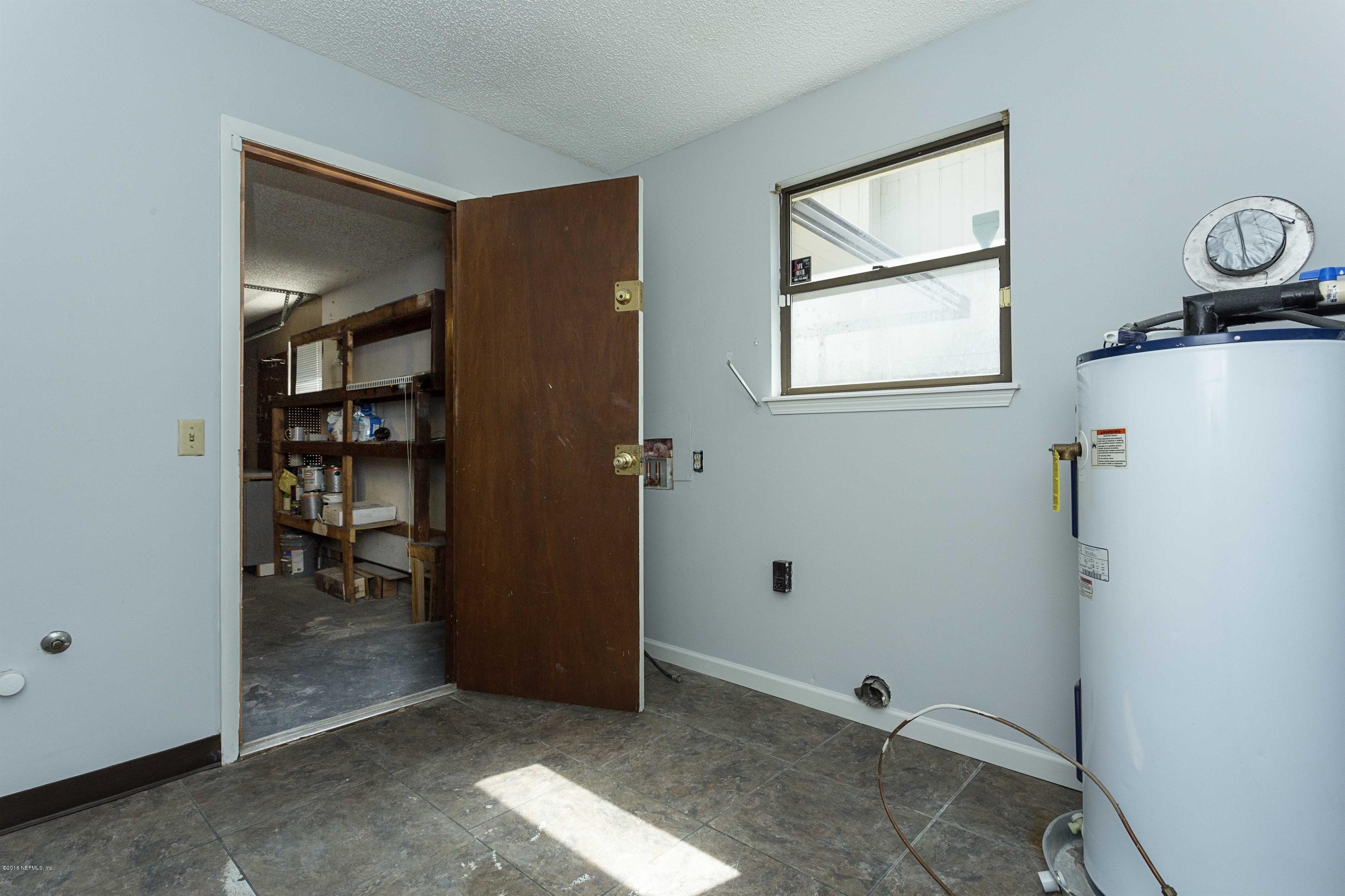 12782 Attrill Road Jacksonville, FL 32258 - Photo 20 of 25 a view of room with window and bathroom