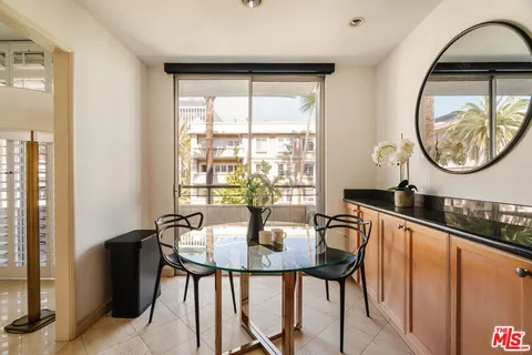 $1,395,000 | 121 South Palm Drive, Unit 401, Beverly Hills, CA 90212