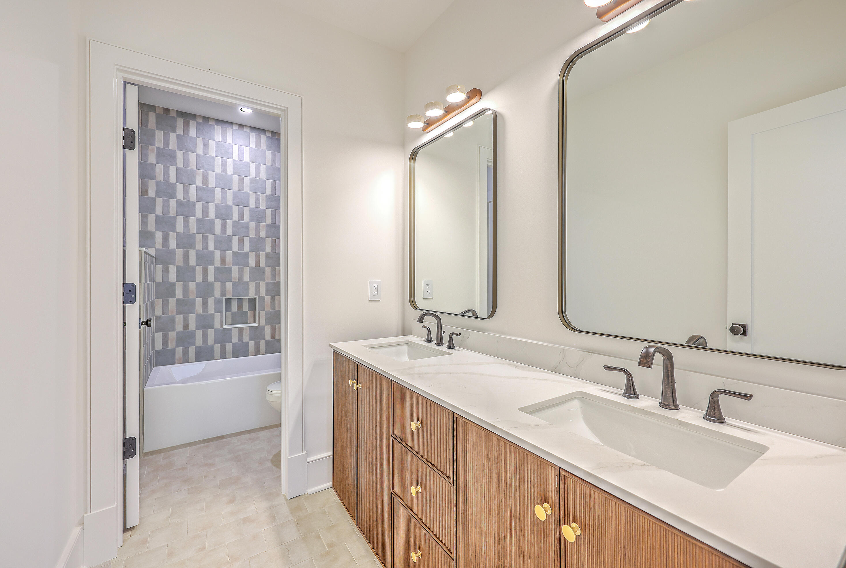 755 Adluh Street Mount Pleasant, SC 29464 - Photo 23 of 64 Kids Bath