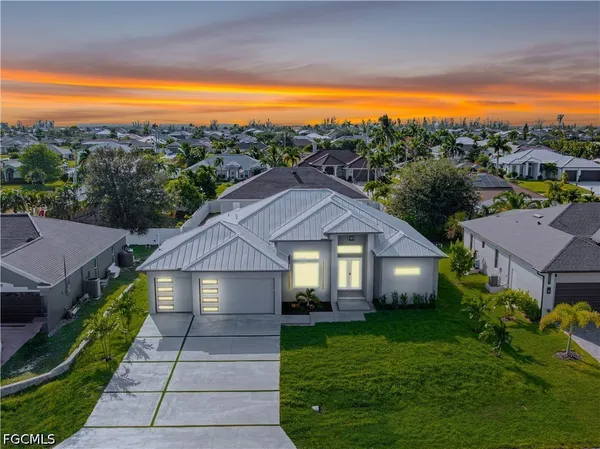 $3,000 | 512 Northwest 35th Place, Cape Coral, FL 33993