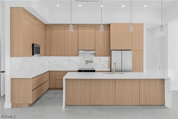 $3,000 | 512 Northwest 35th Place, Cape Coral, FL 33993