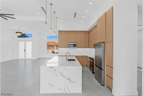 $3,000 | 512 Northwest 35th Place, Cape Coral, FL 33993