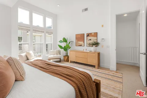 $1,595,000 | 6011 South Dawn Creek, Unit 1, Playa Vista, CA 90094