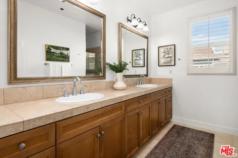 $1,595,000 | 6011 South Dawn Creek, Unit 1, Playa Vista, CA 90094