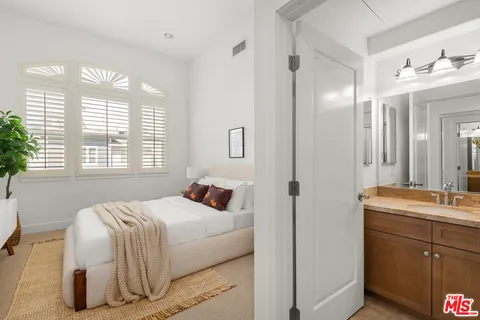 $1,595,000 | 6011 South Dawn Creek, Unit 1, Playa Vista, CA 90094