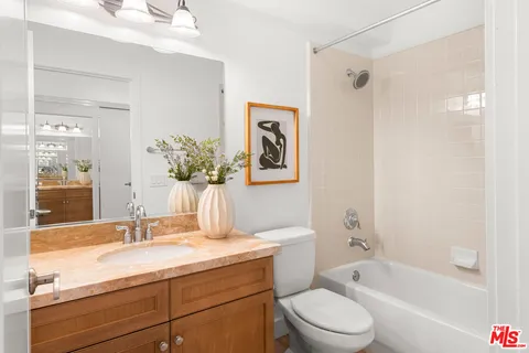 $1,595,000 | 6011 South Dawn Creek, Unit 1, Playa Vista, CA 90094