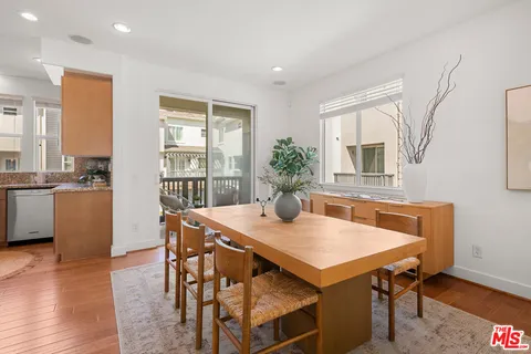 $1,595,000 | 6011 South Dawn Creek, Unit 1, Playa Vista, CA 90094