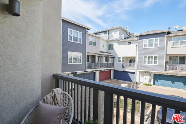 $1,525,000 | 6011 South Dawn Creek, Unit 1, Playa Vista, CA 90094