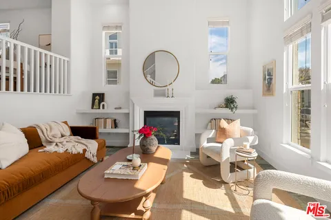 $1,595,000 | 6011 South Dawn Creek, Unit 1, Playa Vista, CA 90094