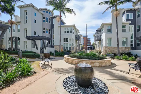 $1,595,000 | 6011 South Dawn Creek, Unit 1, Playa Vista, CA 90094