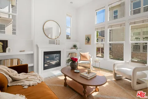 $1,595,000 | 6011 South Dawn Creek, Unit 1, Playa Vista, CA 90094