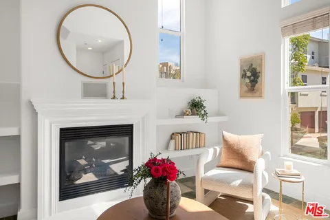 $1,595,000 | 6011 South Dawn Creek, Unit 1, Playa Vista, CA 90094