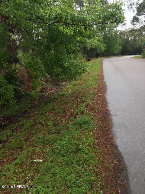 16 Shark Road West Jacksonville, FL 32226 - Photo 6 of 9 a view of a yard
