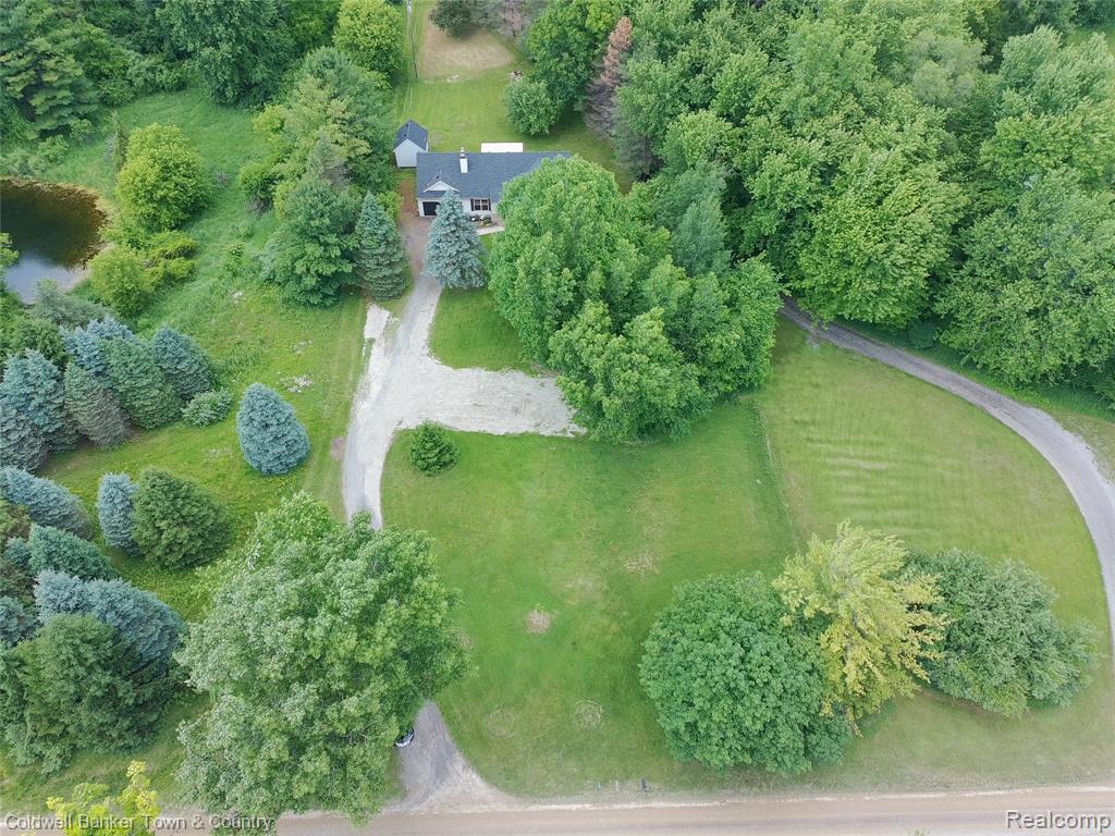 332 Triangle Lake Road Howell, MI 48843 - Photo 25 of 27