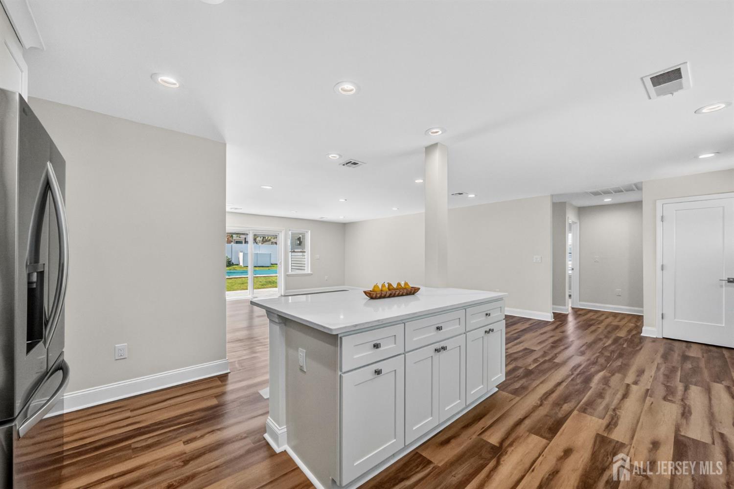 19 Springdale Road Kendall Park, NJ 08824 - Photo 10 of 41