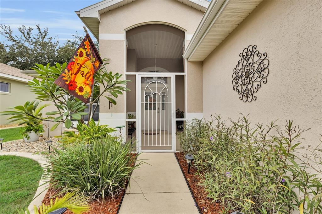 5138 Indian Ocean Loop Tavares, FL 32778 - Photo 5 of 35 a view of outdoor space and garden