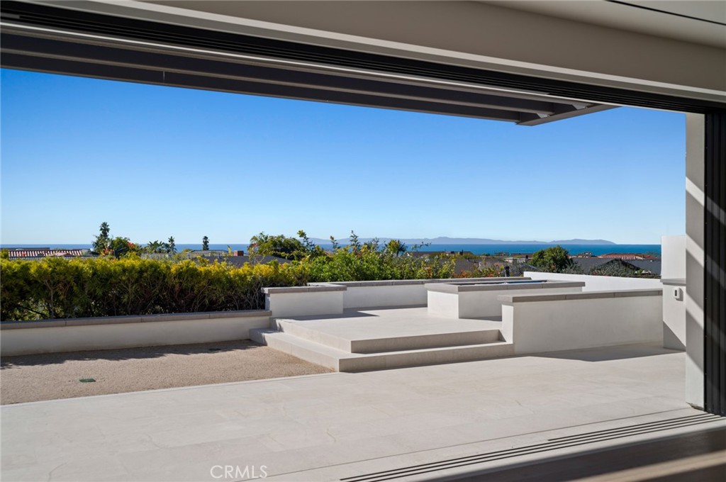 4607 Dorchester Road Corona del Mar, CA 92625 - Photo 6 of 34