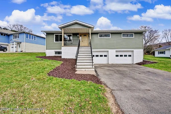 $399,900 | 104 Barry Drive, Clarks Summit, PA 18411