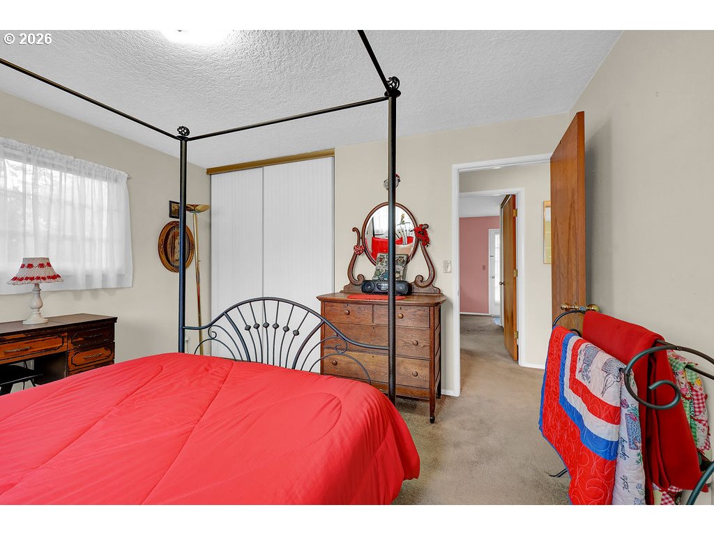 1415 20th Street Florence, OR 97439 - Photo 17 of 40 a bedroom with a bed and a dresser in it