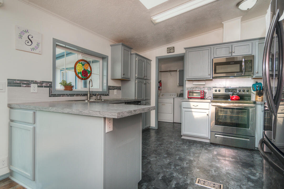 7105 Southwest Shad Road Terrebonne, OR 97760 - Photo 10 of 42 Shad Dr SW 7105 (6 of 43)