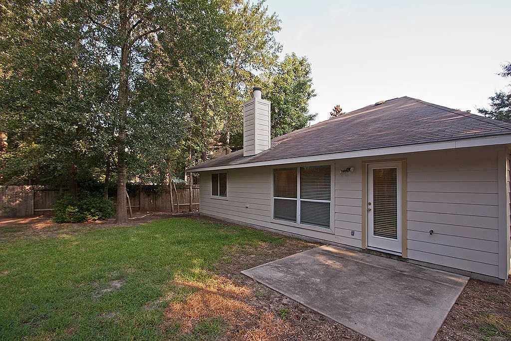 43 Steep Trail Place Conroe, TX 77385 - Photo 2 of 13 a front view of a house with garden