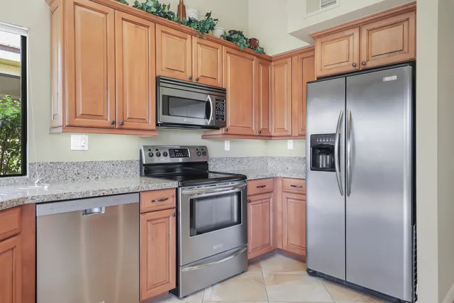 $575,000 | 241 Bouquet Canyon Drive, Palm Desert, CA 92211