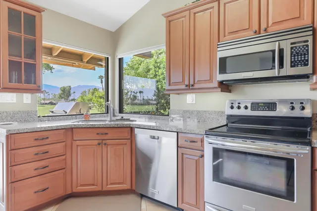 $575,000 | 241 Bouquet Canyon Drive, Palm Desert, CA 92211