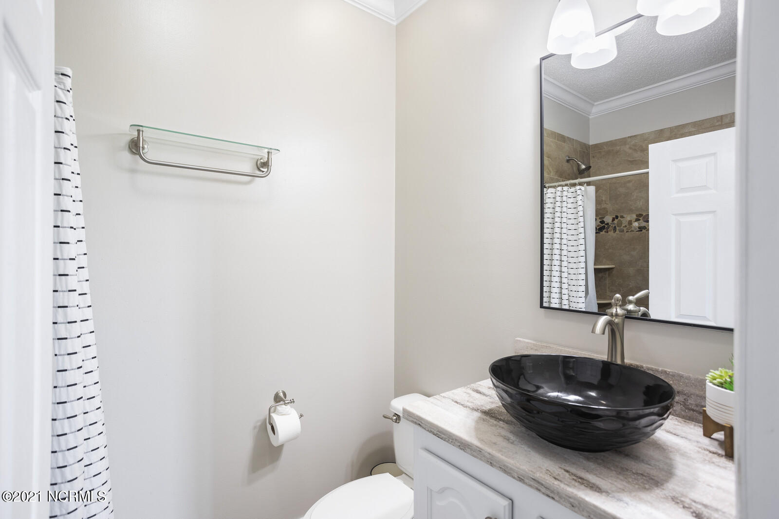 421 Jackson Store Road Beulaville, NC 28518 - Photo 33 of 99 Guest Bathroom