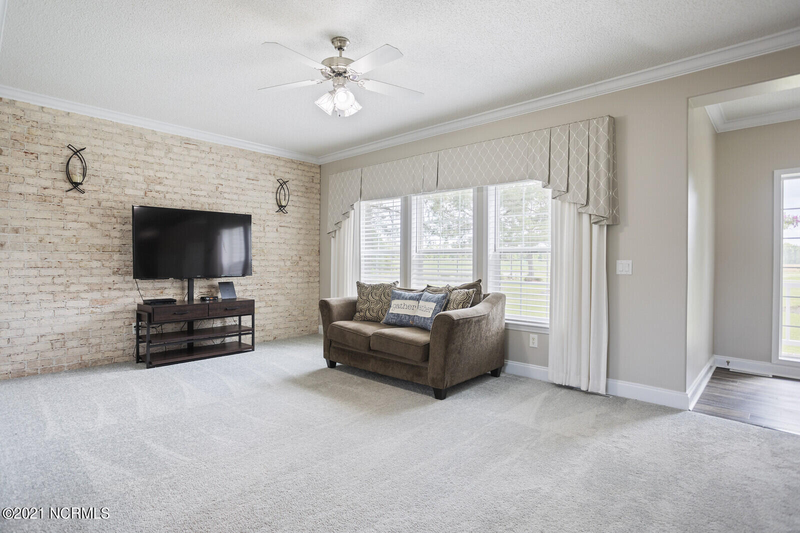 421 Jackson Store Road Beulaville, NC 28518 - Photo 8 of 99 Large Living Rm Brick Wall Accent