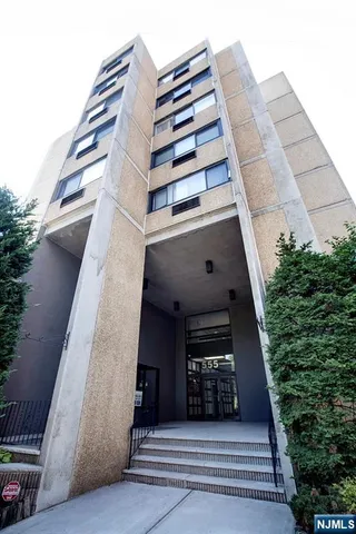 $375,000 | 555 Gorge Road, Unit 5G, Cliffside Park, NJ 07010
