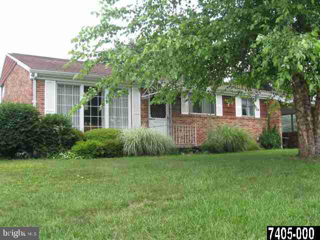 2431 Raleigh Drive York, PA 17402 - Photo 1 of 16 Gallery Image 1