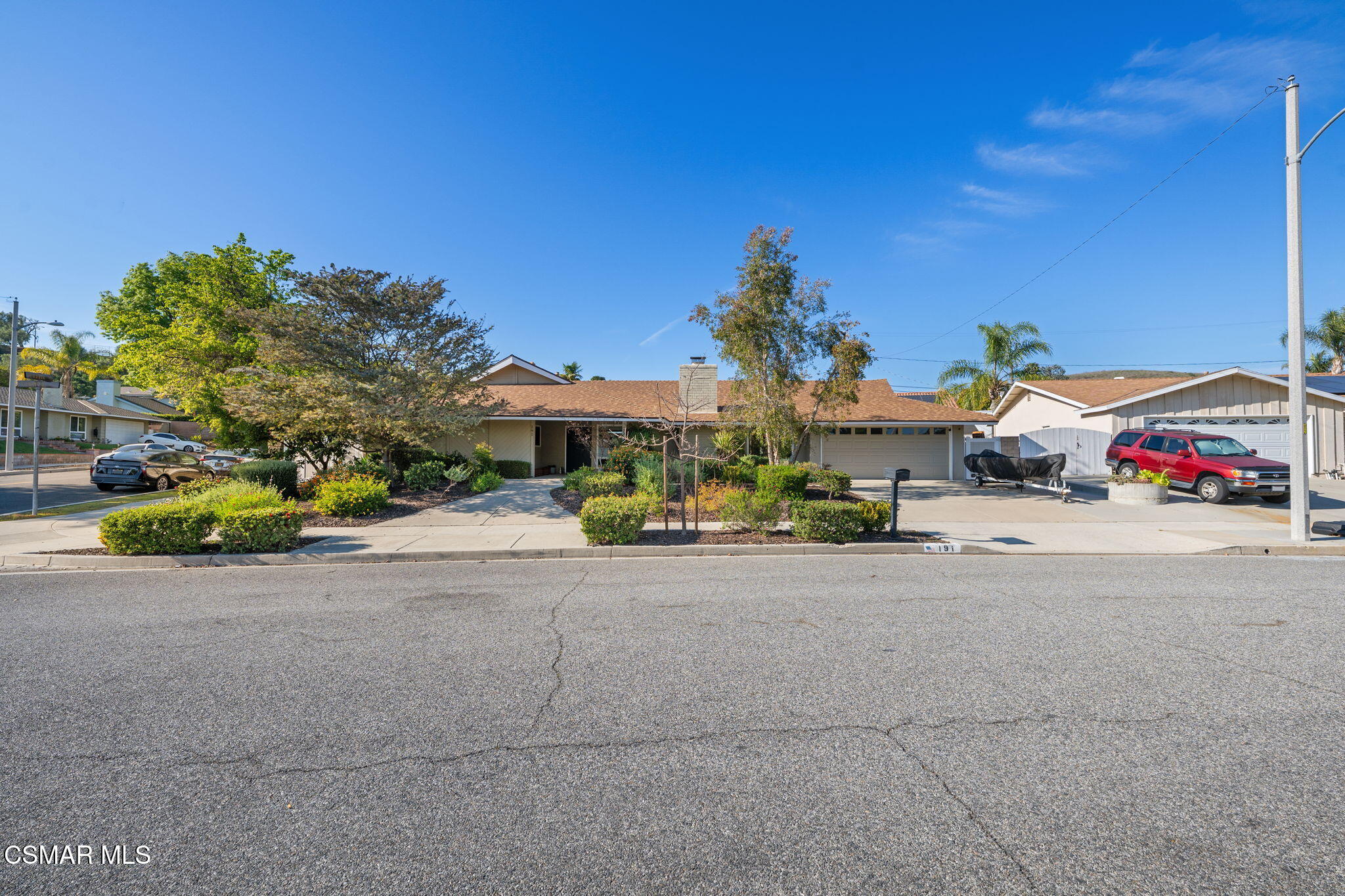 191 Thames Street Thousand Oaks, CA 91360 - Photo 2 of 40 26-web-or-mls-191-thames-st