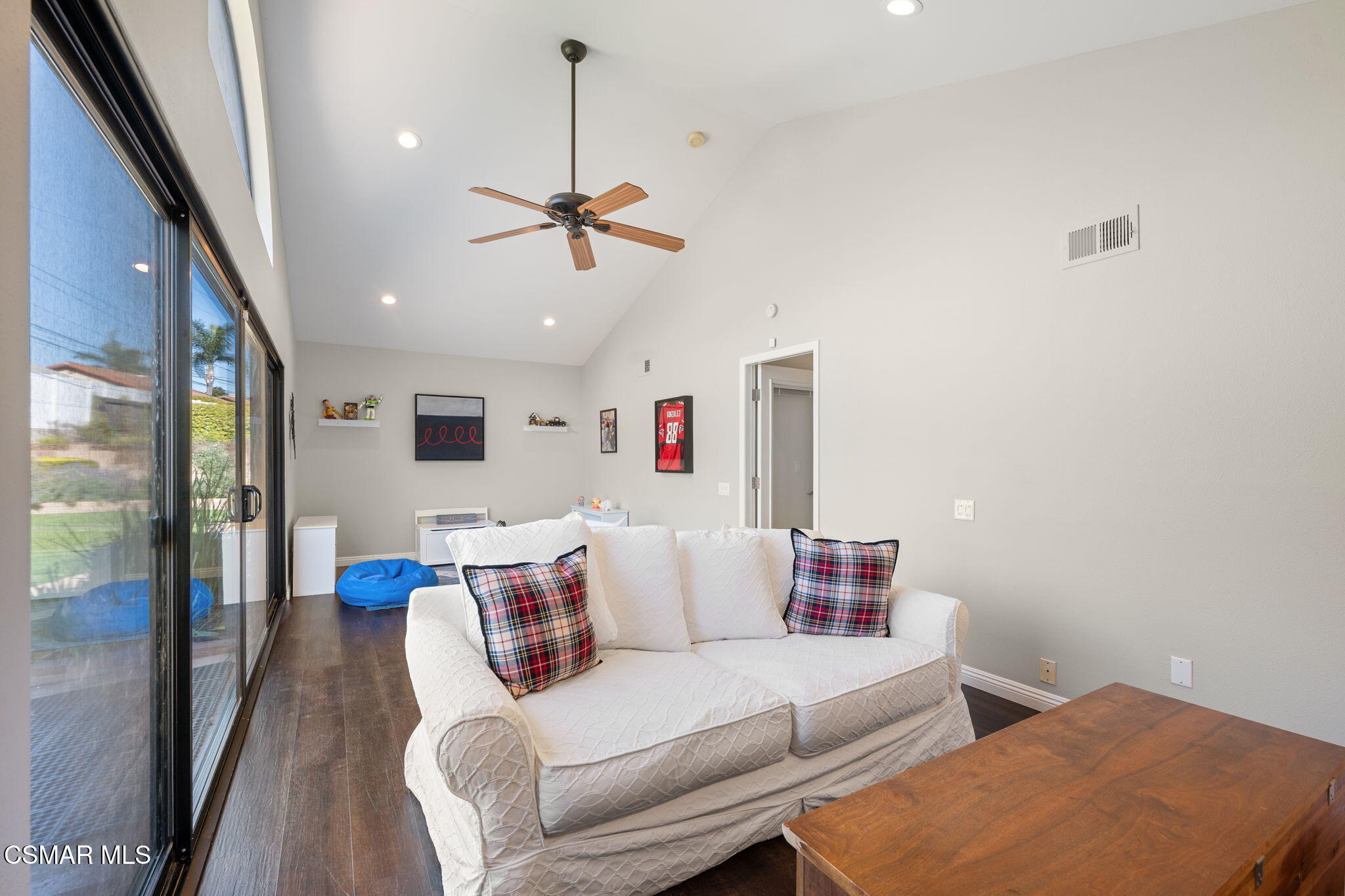 191 Thames Street Thousand Oaks, CA 91360 - Photo 27 of 40 25-web-or-mls-191-thames-st