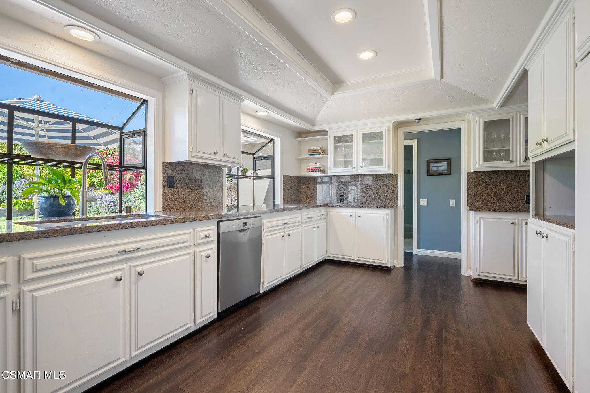 191 Thames Street Thousand Oaks, CA 91360 - Photo 8 of 40 17-web-or-mls-191-thames-st