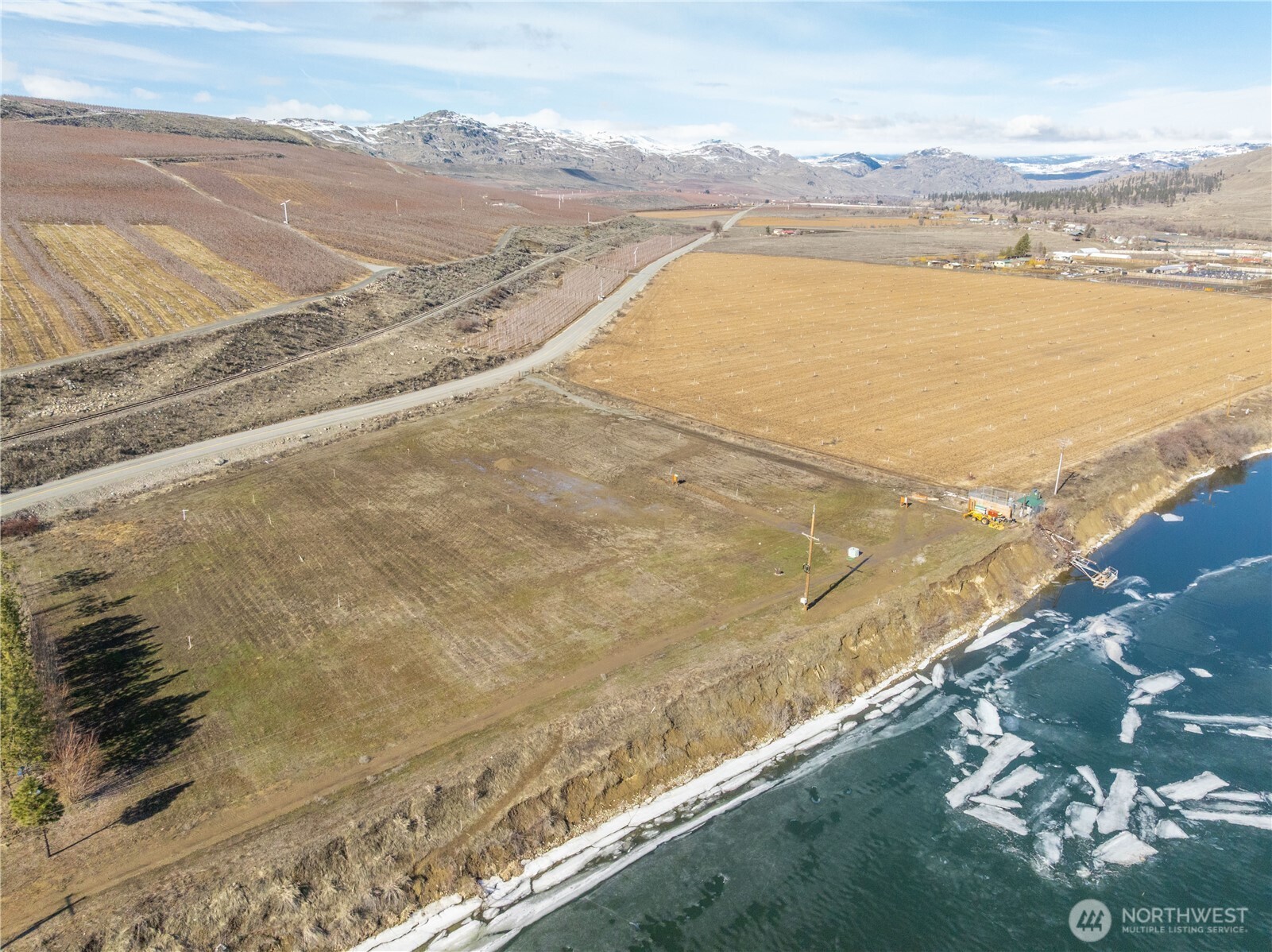 626 Monse River Road Brewster, WA 98812 - Photo 26 of 40 a view of an ocean and mountain