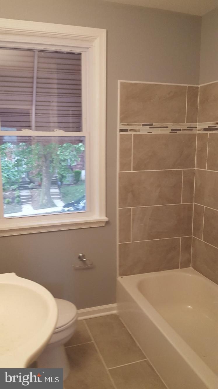4270 Rokeby Road Baltimore, MD 21229 - Photo 18 of 22 Bath - Full