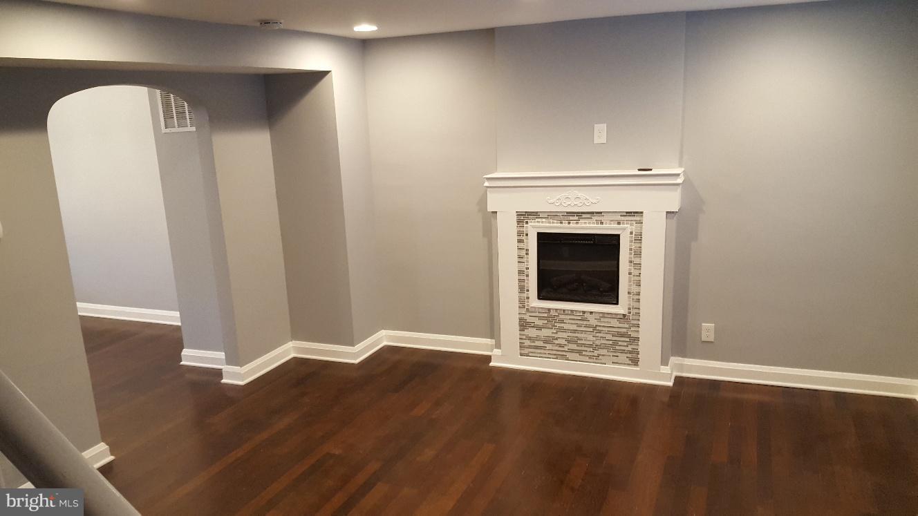 4270 Rokeby Road Baltimore, MD 21229 - Photo 4 of 22 Living Room