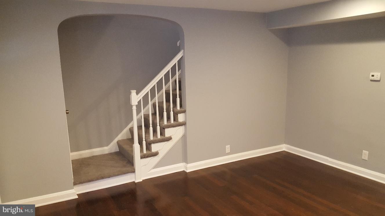 4270 Rokeby Road Baltimore, MD 21229 - Photo 6 of 22 Living Room