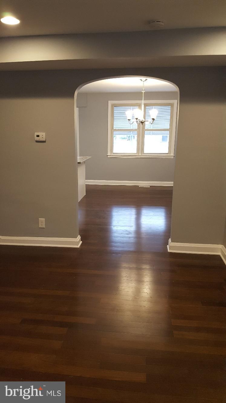 4270 Rokeby Road Baltimore, MD 21229 - Photo 7 of 22 Living Room