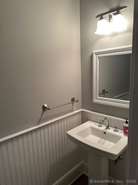 17 Vermont Avenue, Unit 17 Fairfield, CT 06824 - Photo 6 of 16 a bathroom with a sink and a mirror