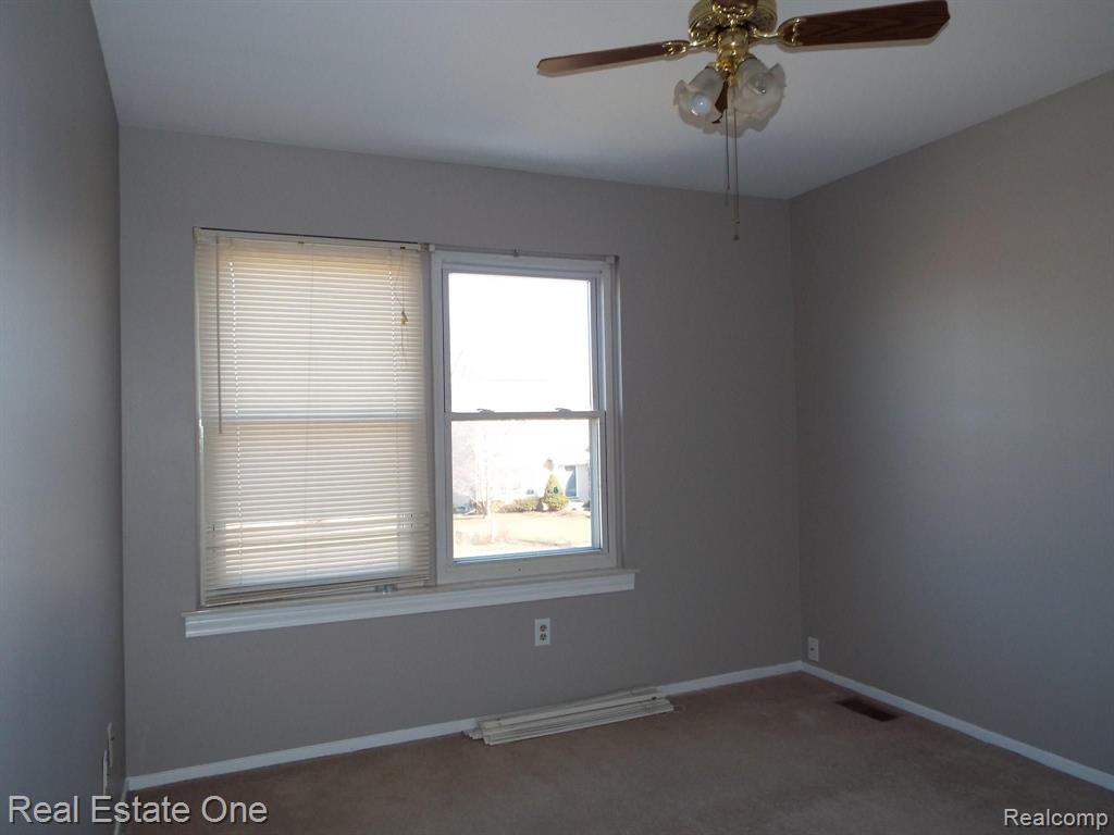 44937 Lemont Road Canton, MI 48187 - Photo 28 of 43