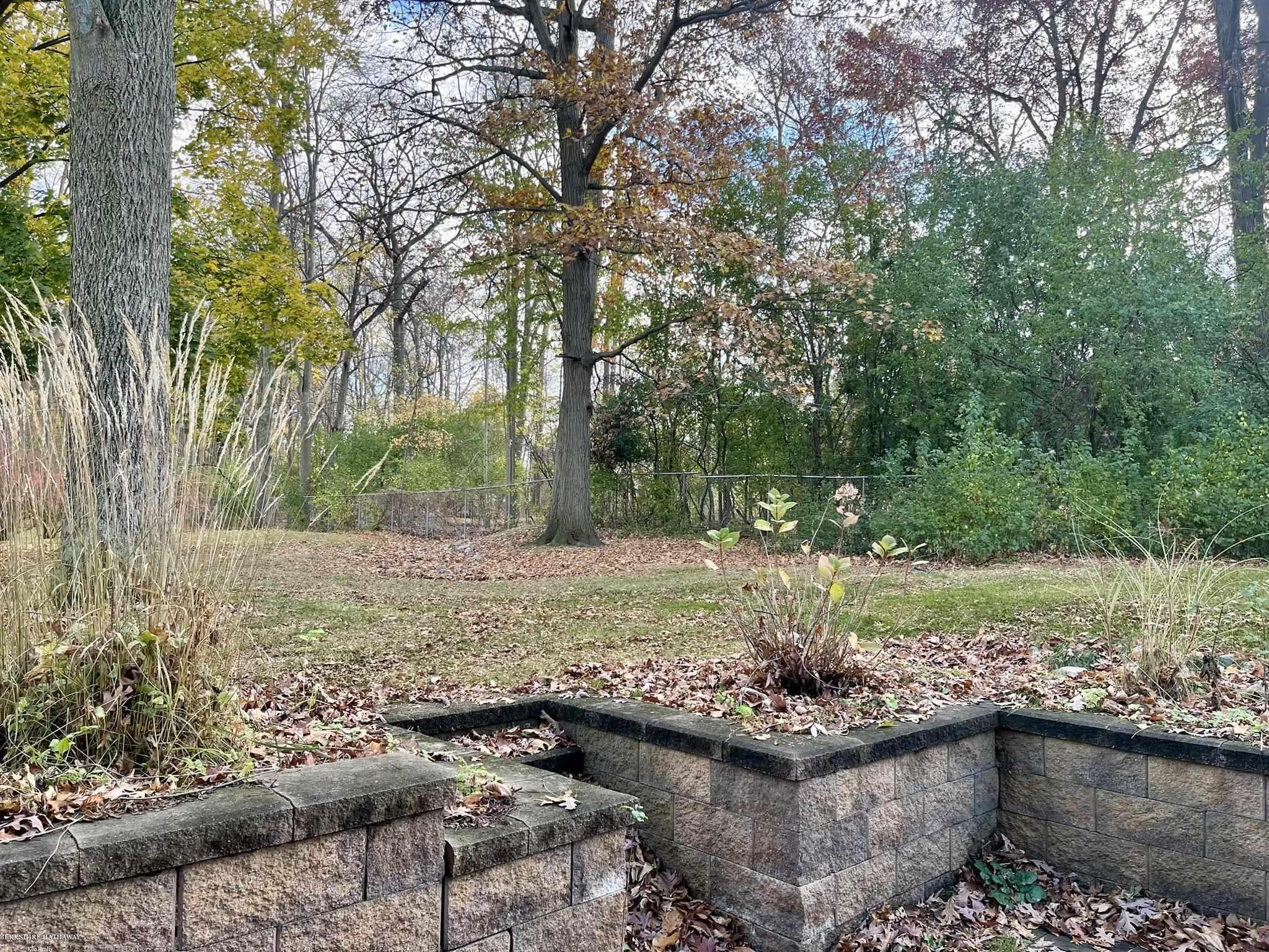 891 Lafayette Court Rochester, MI 48307 - Photo 24 of 27 50167682-9db6c8e4-4c9d-4ecc-8ff6-81aadd400184.JPG