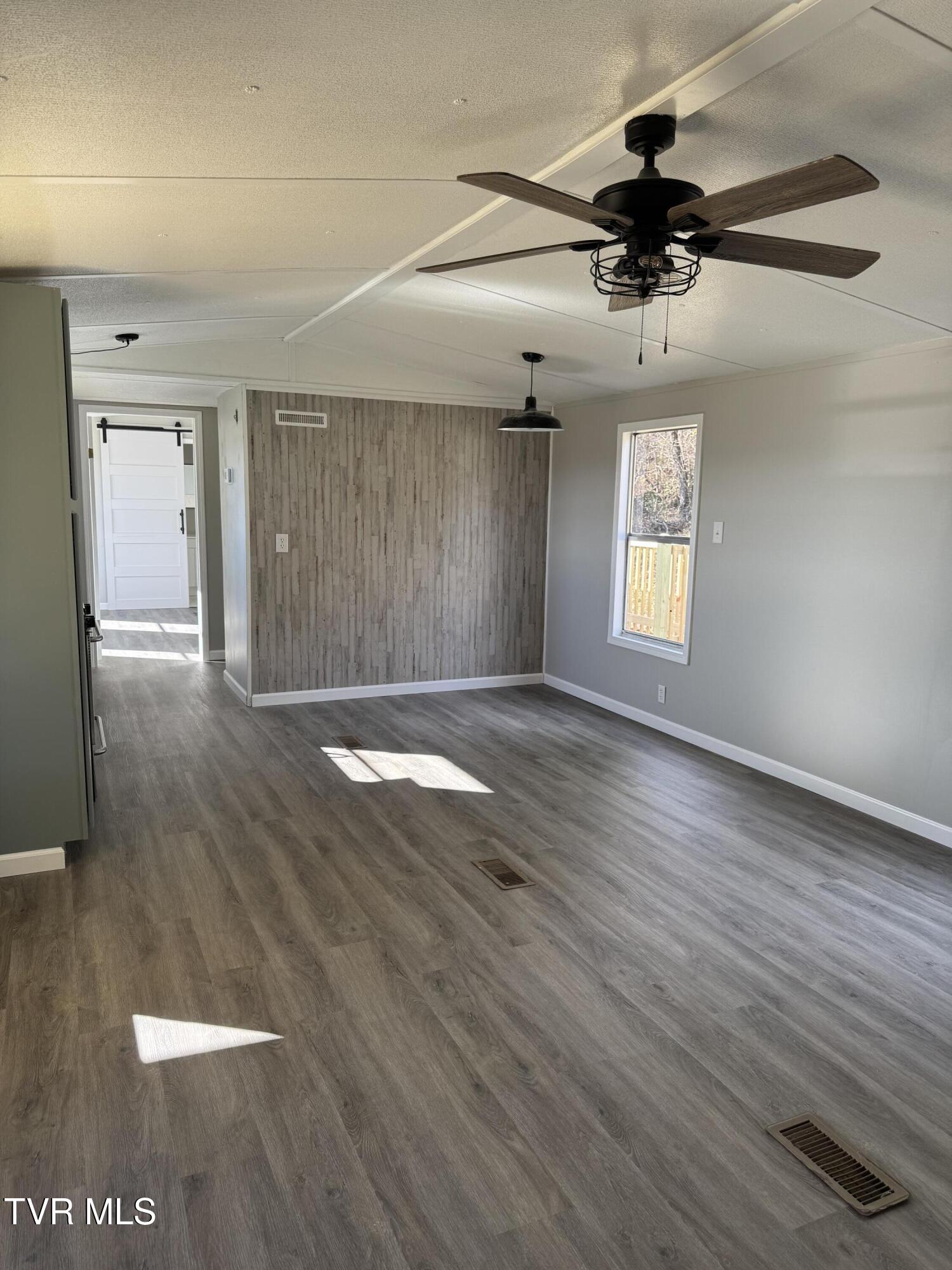 130 Lewis Blevins Road Elizabethton, TN 37643 - Photo 5 of 28 IMG_5784