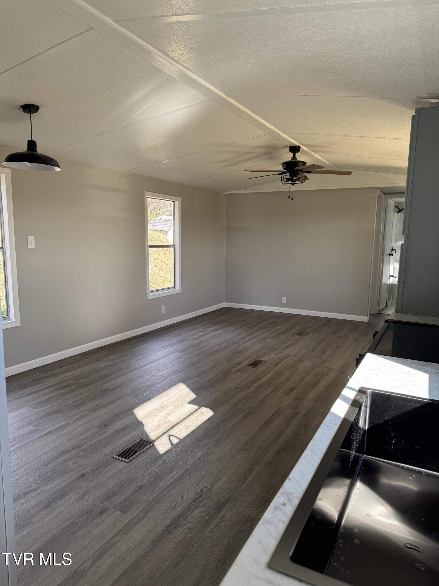 130 Lewis Blevins Road Elizabethton, TN 37643 - Photo 6 of 28 IMG_5780